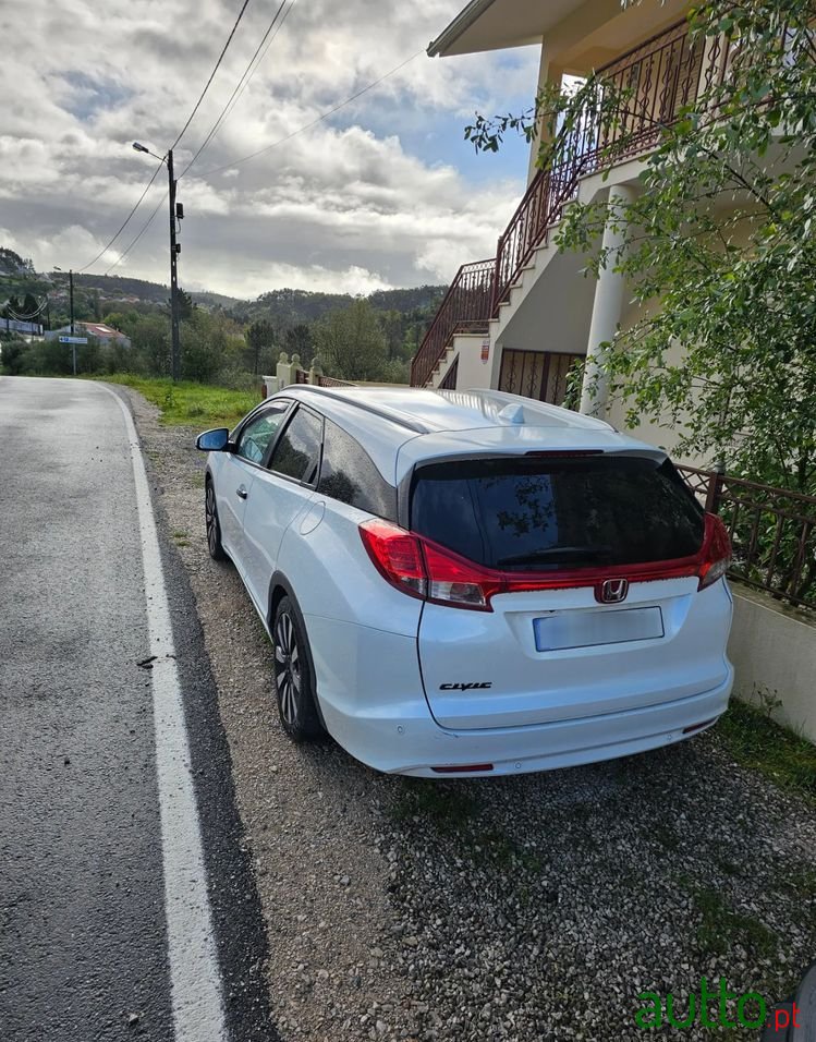 2015' Honda Civic Tourer photo #2