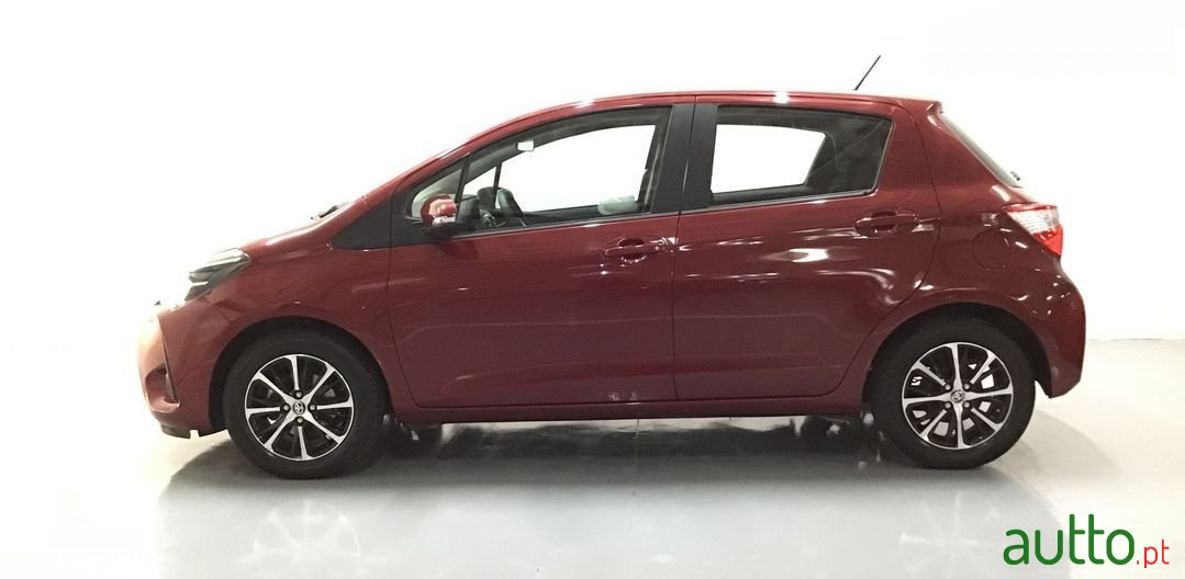 2020' Toyota Yaris photo #3