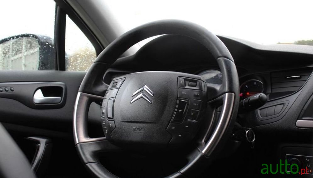 2010' Citroen C5 photo #3