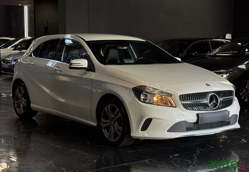 2016' Mercedes-Benz Classe A D Urban photo #6