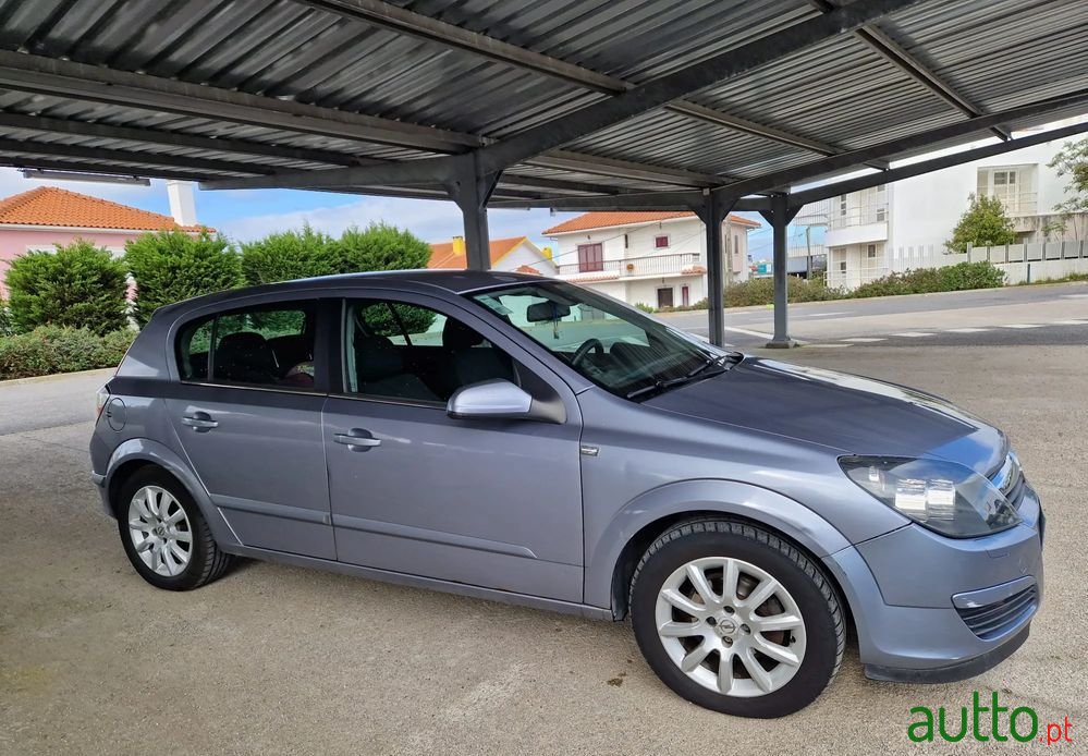 2004' Opel Astra photo #2