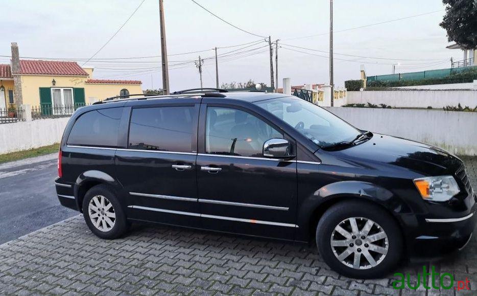 2009' Chrysler Grand Voyager photo #4