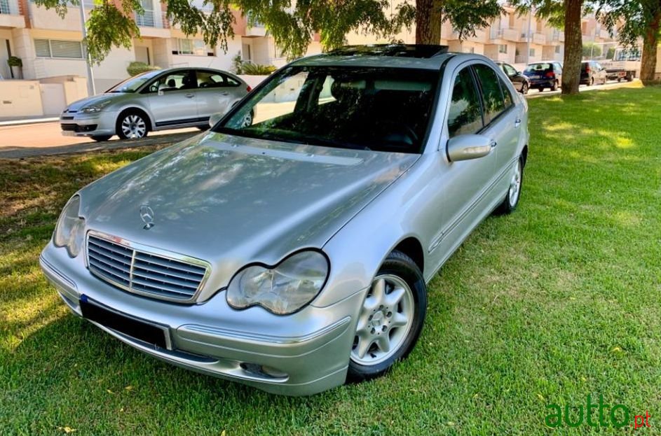 2002' Mercedes-Benz C-220 photo #3