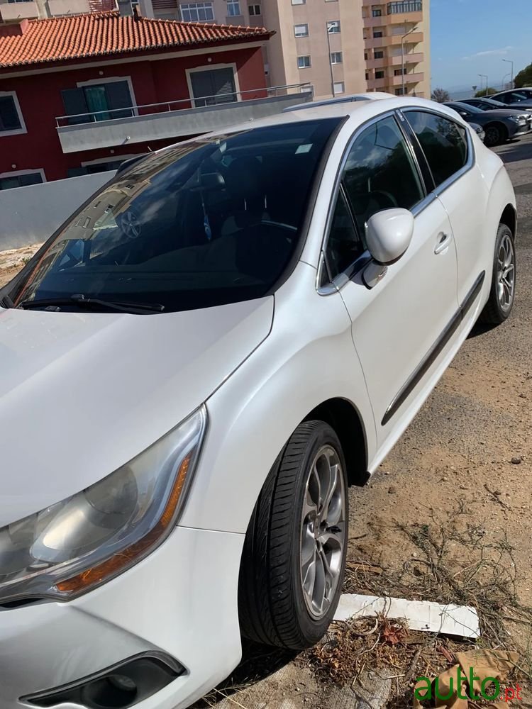 2012' Citroen DS4 photo #4