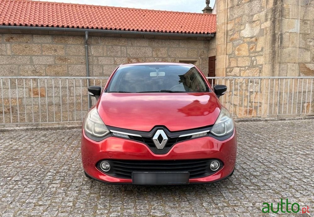 2014' Renault Clio photo #2