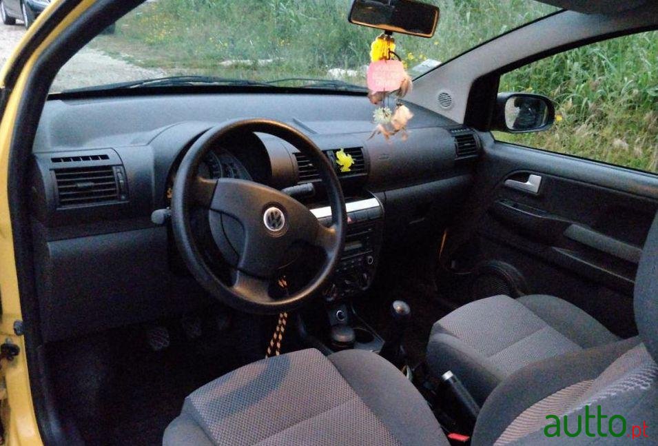 2009' Volkswagen Fox photo #1