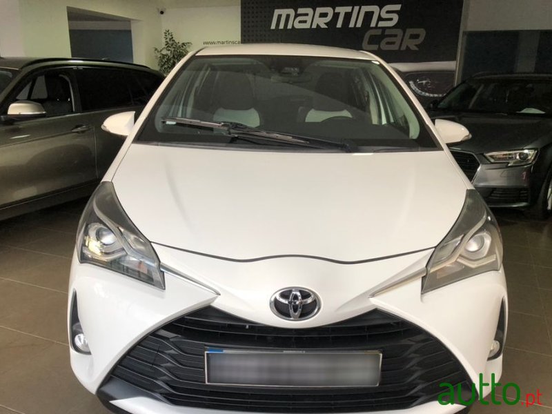 2017' Toyota Yaris photo #2