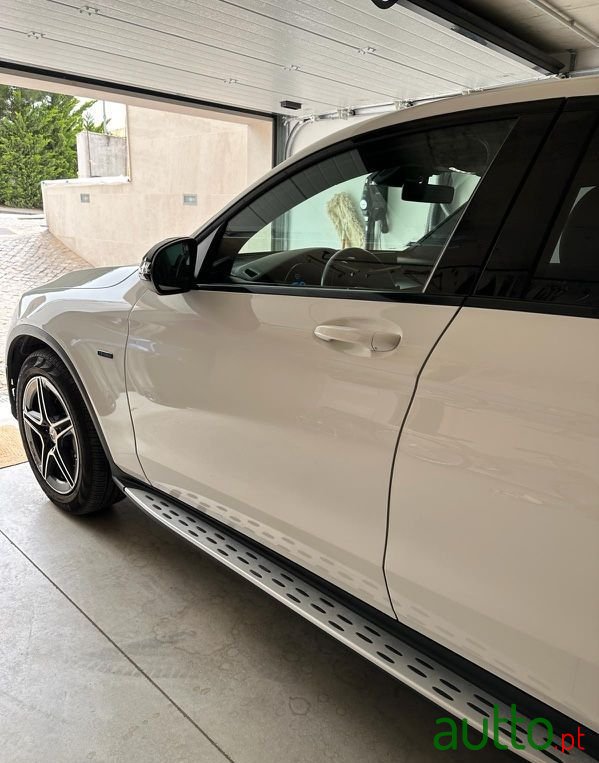 2020' Mercedes-Benz GLC 300 photo #3