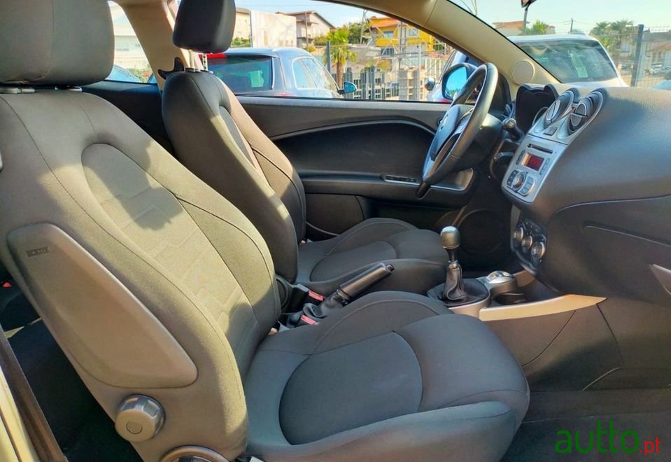 2012' Alfa Romeo MiTo photo #6