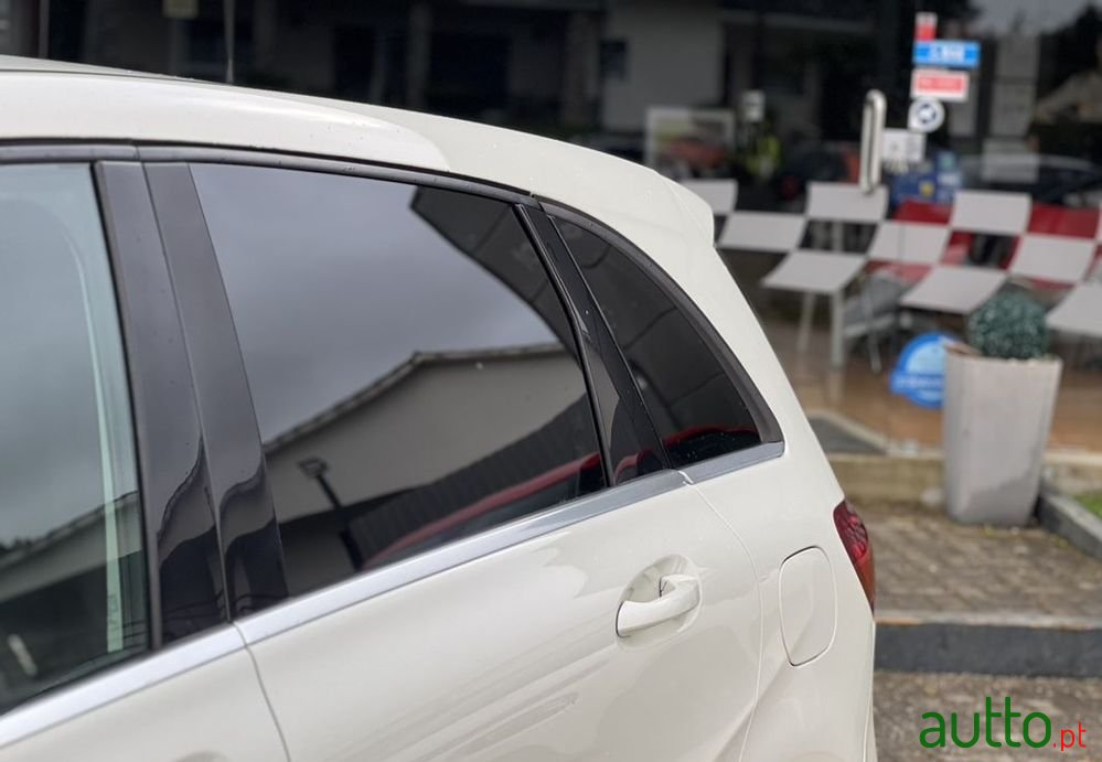 2015' Mercedes-Benz B 180 photo #3