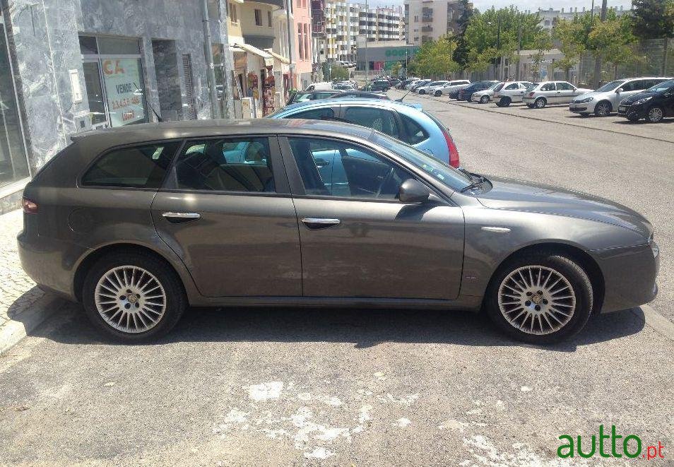 2007' Alfa Romeo 159 Sportwagon photo #2
