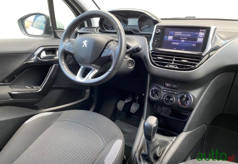 2016' Peugeot 208 photo #6