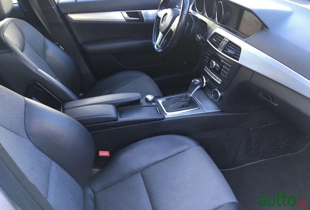 2011' Mercedes-Benz C 220 photo #6