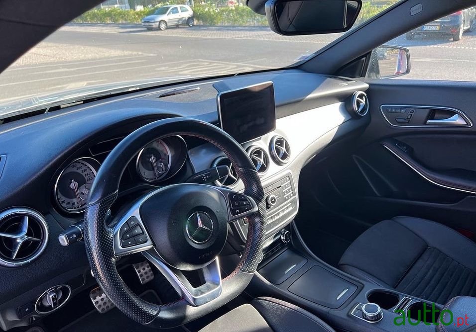 2016' Mercedes-Benz Cla-220 photo #6