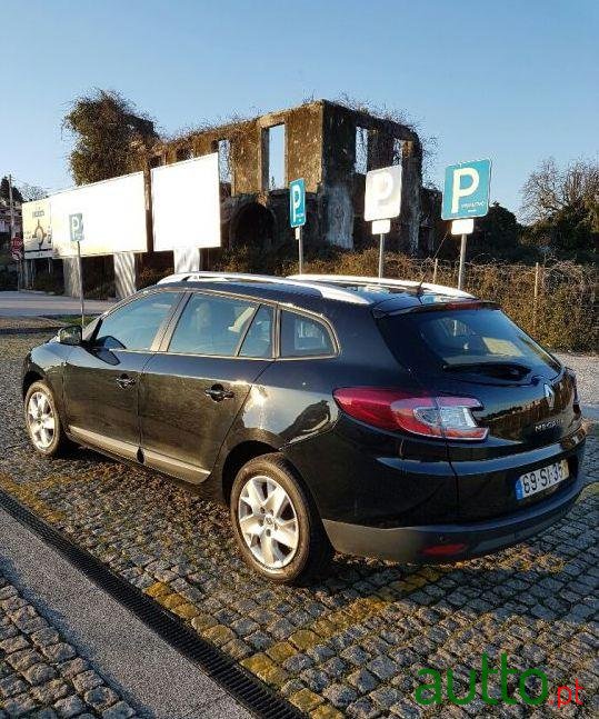 2013' Renault Megane Sport Tourer photo #3