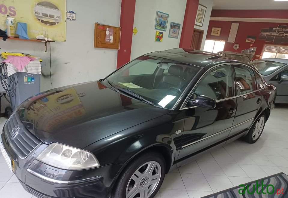 2001' Volkswagen Passat photo #3