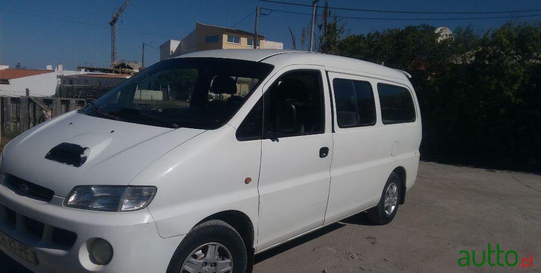 2000' Hyundai H-1 6Lugares photo #1