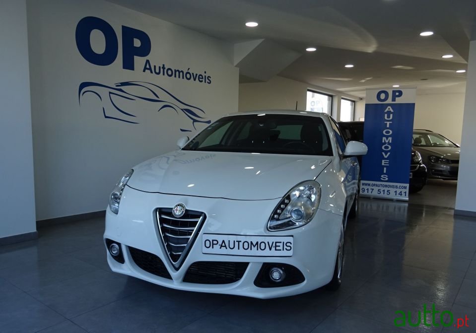 2014' Alfa Romeo Giulietta photo #2