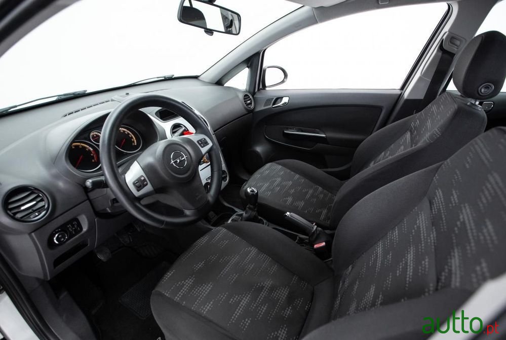 2011' Opel Corsa photo #6