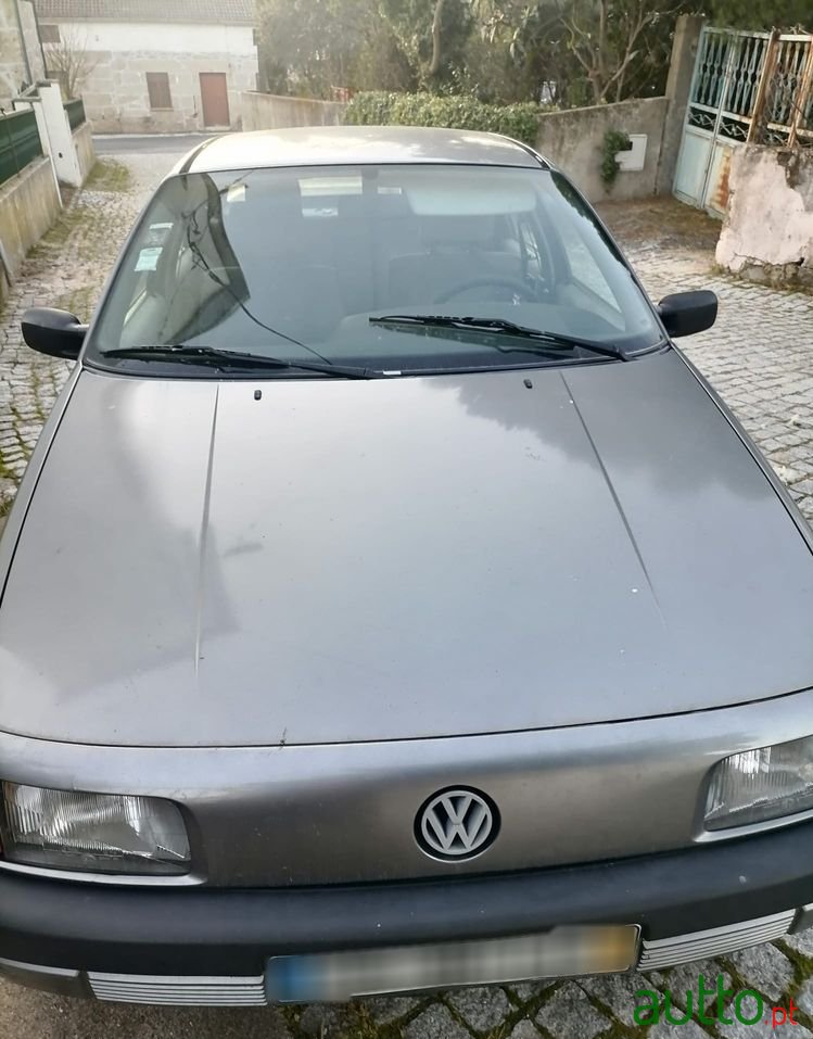 1993' Volkswagen Passat photo #2