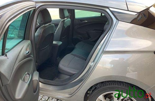 2016' Opel Astra photo #1