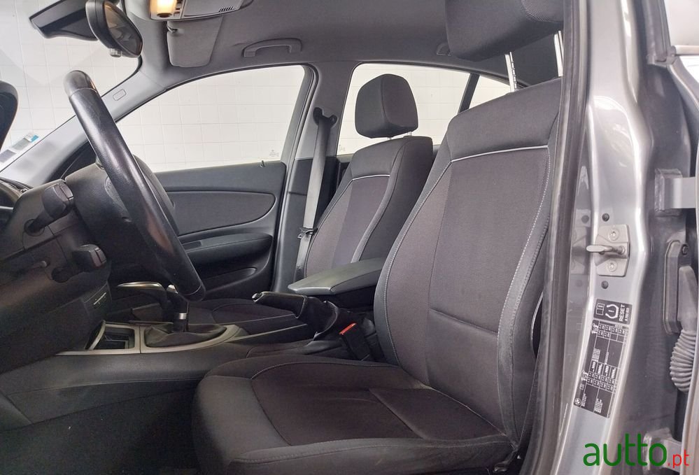 2011' BMW Série 1 D photo #5