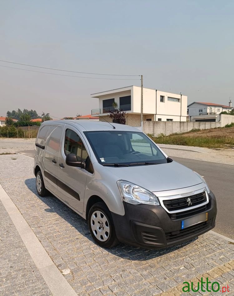 2015' Peugeot Partner photo #1