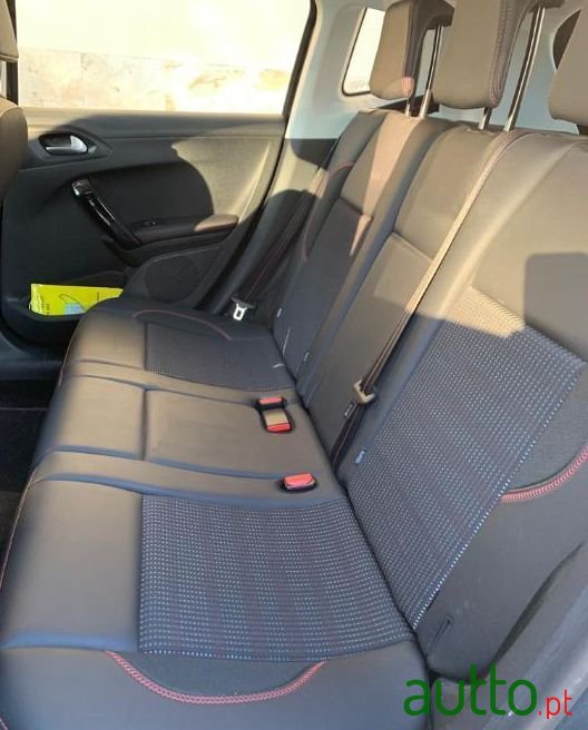 2017' Peugeot 2008 photo #1