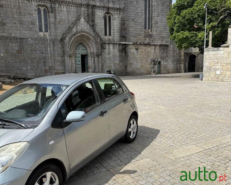 2010' Toyota Yaris 1.4 D-4D Ac Manual photo #3