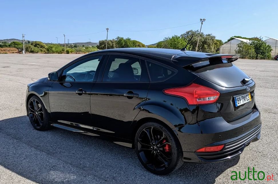 2017' Ford Focus photo #3