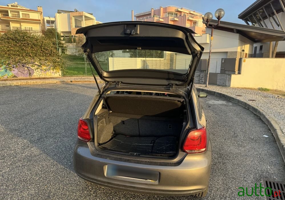 2011' Volkswagen Polo photo #4