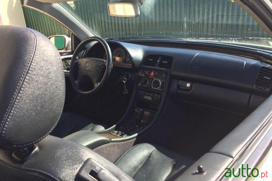 2000' Mercedes-Benz Clk-230 photo #3