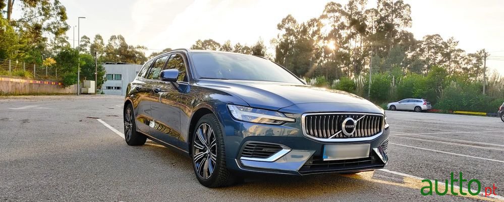 2020' Volvo V60 photo #4