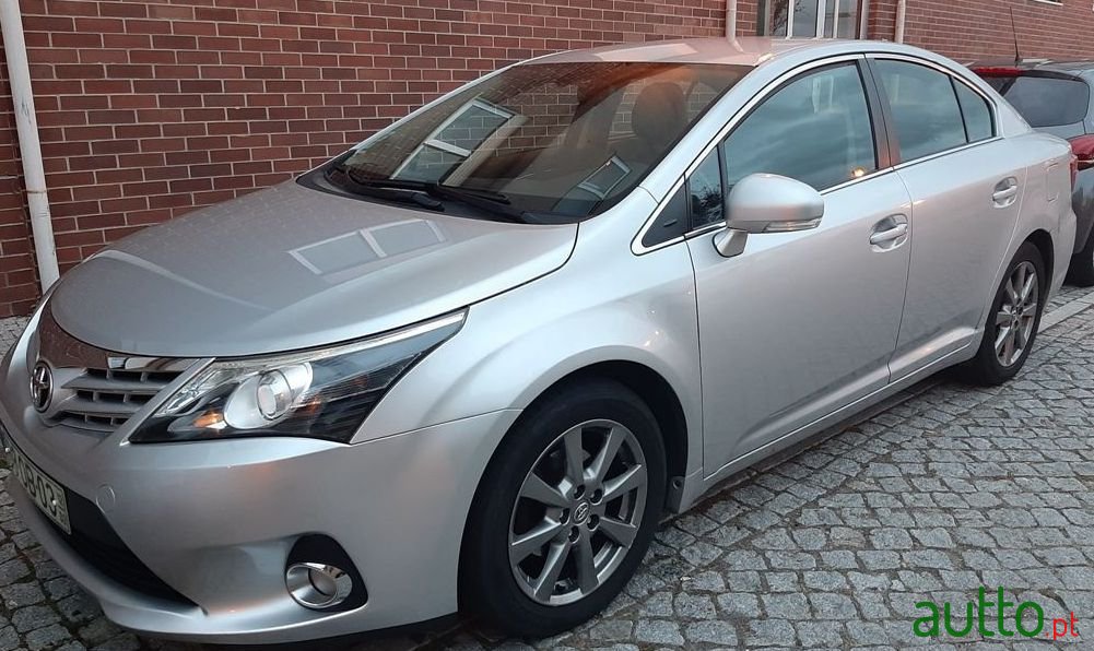 2012' Toyota Avensis photo #3