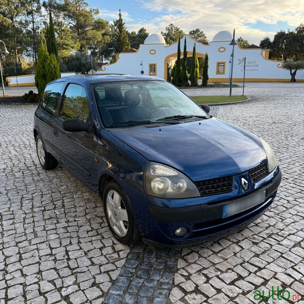 2002' Renault Clio photo #3