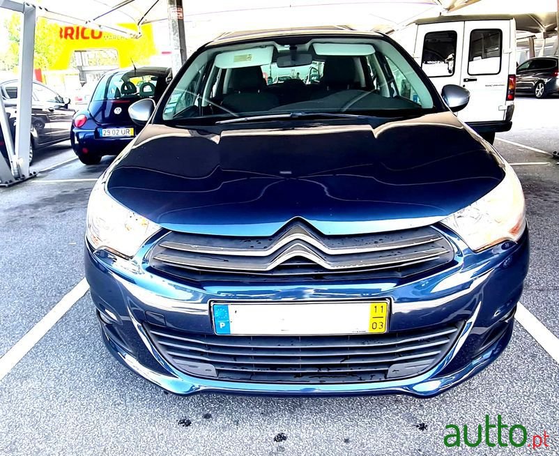 2011' Citroen C4 photo #2
