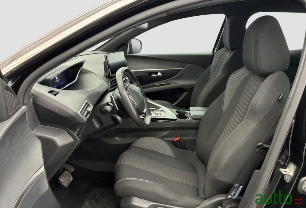 2023' Peugeot 3008 photo #5
