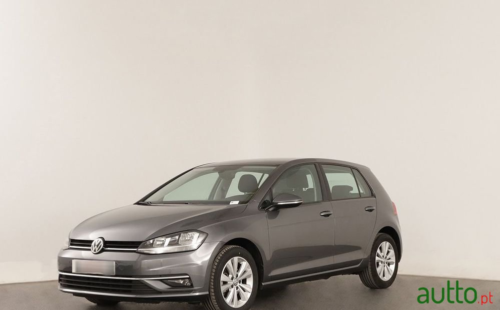 2018' Volkswagen Golf photo #3