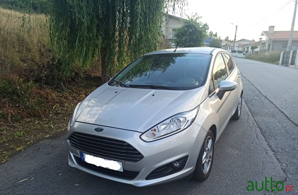 2015' Ford Fiesta photo #2