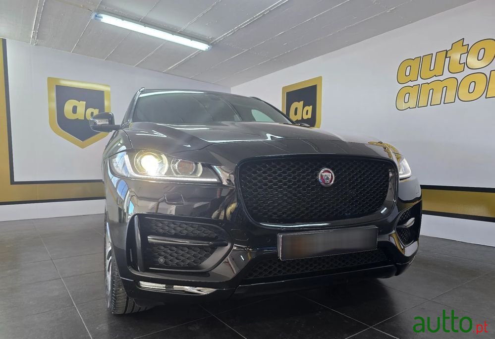 2019' Jaguar F-Pace 2.0 I4D R-Sport Aut. photo #3