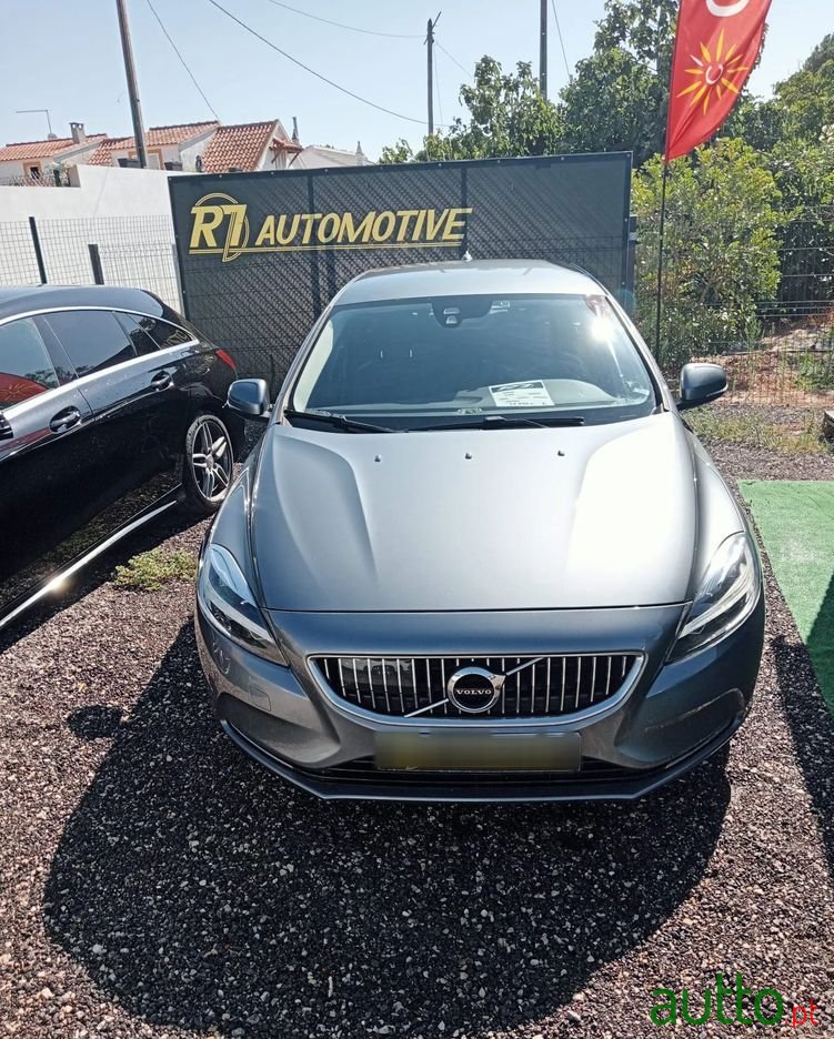2017' Volvo V40 D2 Inscription photo #2