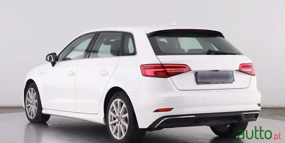 2016' Audi A3 Sportback S Tronic photo #5