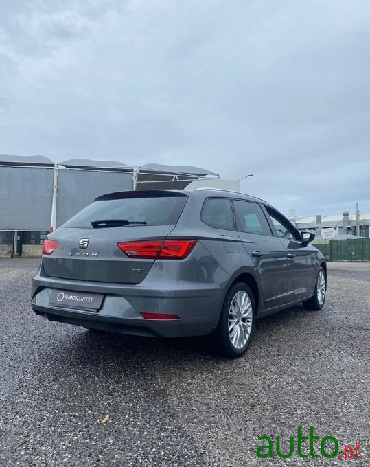 2017' SEAT Leon St photo #2