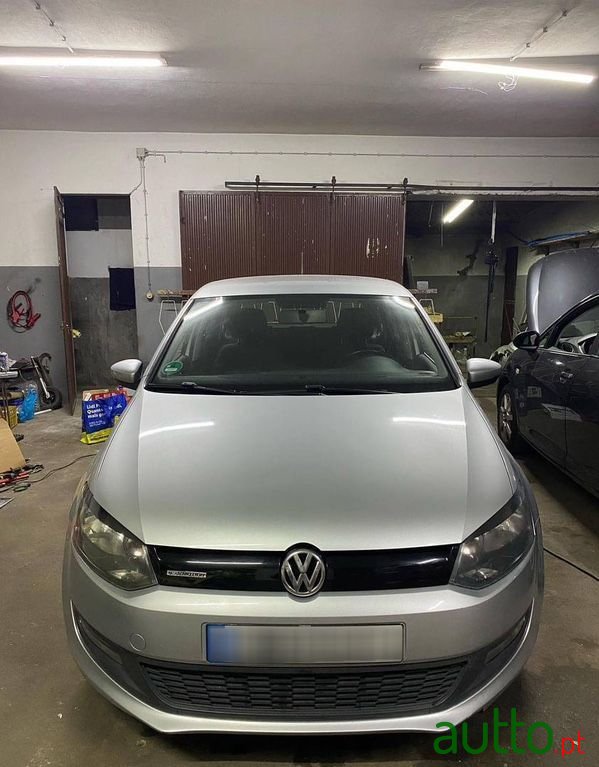 2011' Volkswagen Polo photo #3