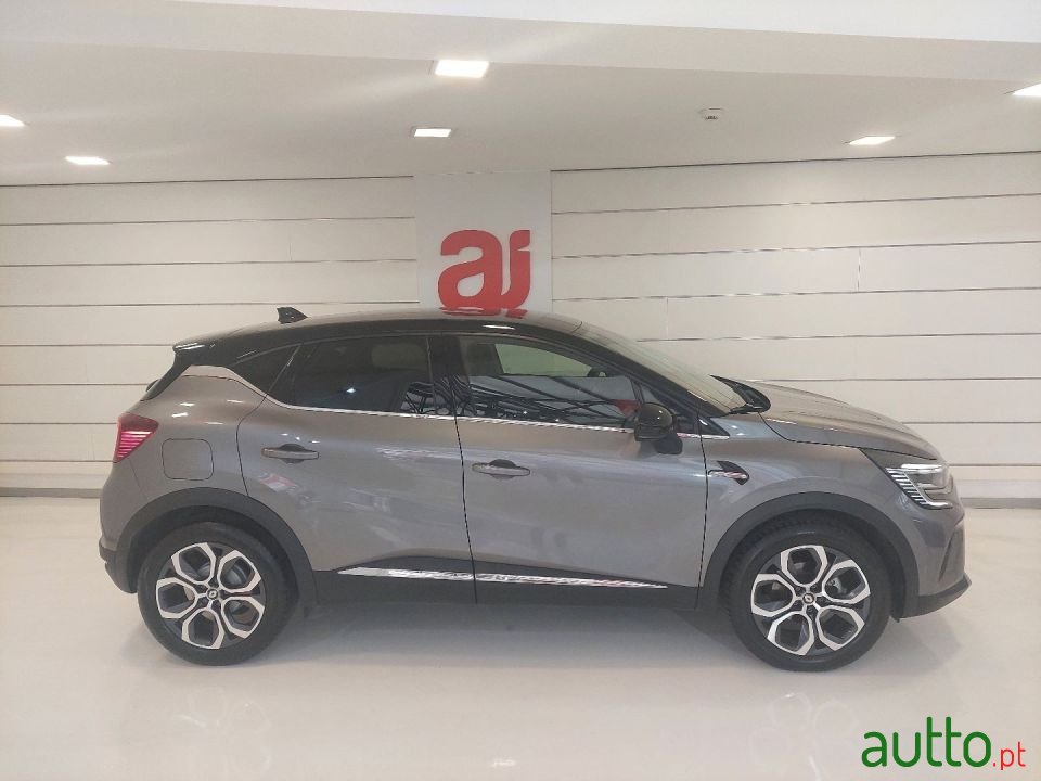 2022' Renault Captur photo #5