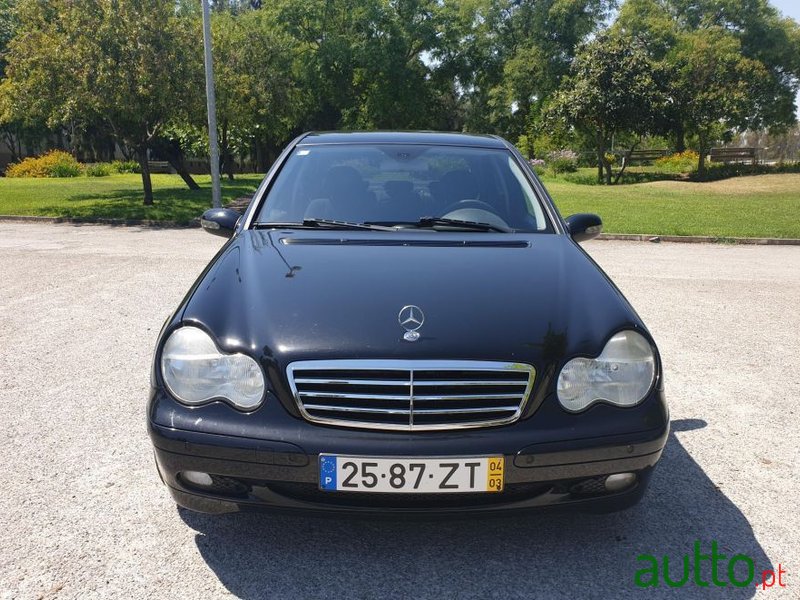 2004' Mercedes-Benz C-220 photo #3