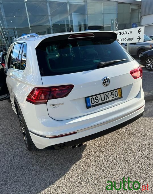 2018' Volkswagen Tiguan photo #5