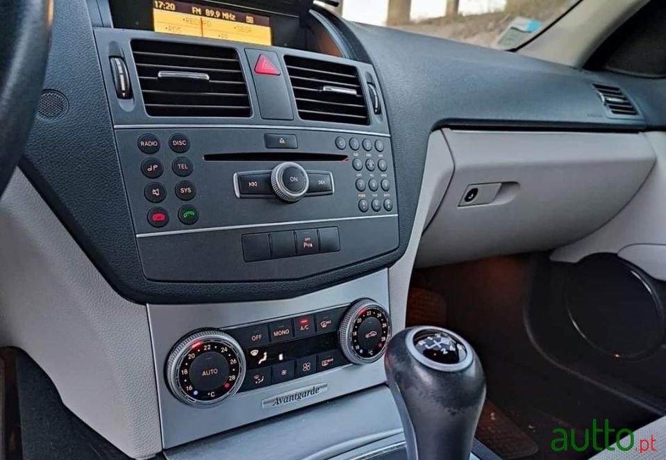 2011' Mercedes-Benz C-180 photo #5