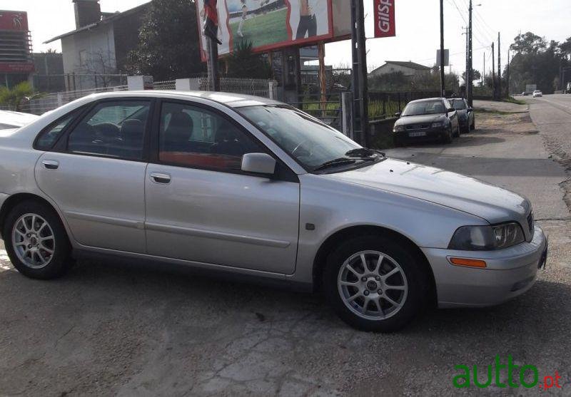 2003' Volvo S40 1.9 D CR photo #1