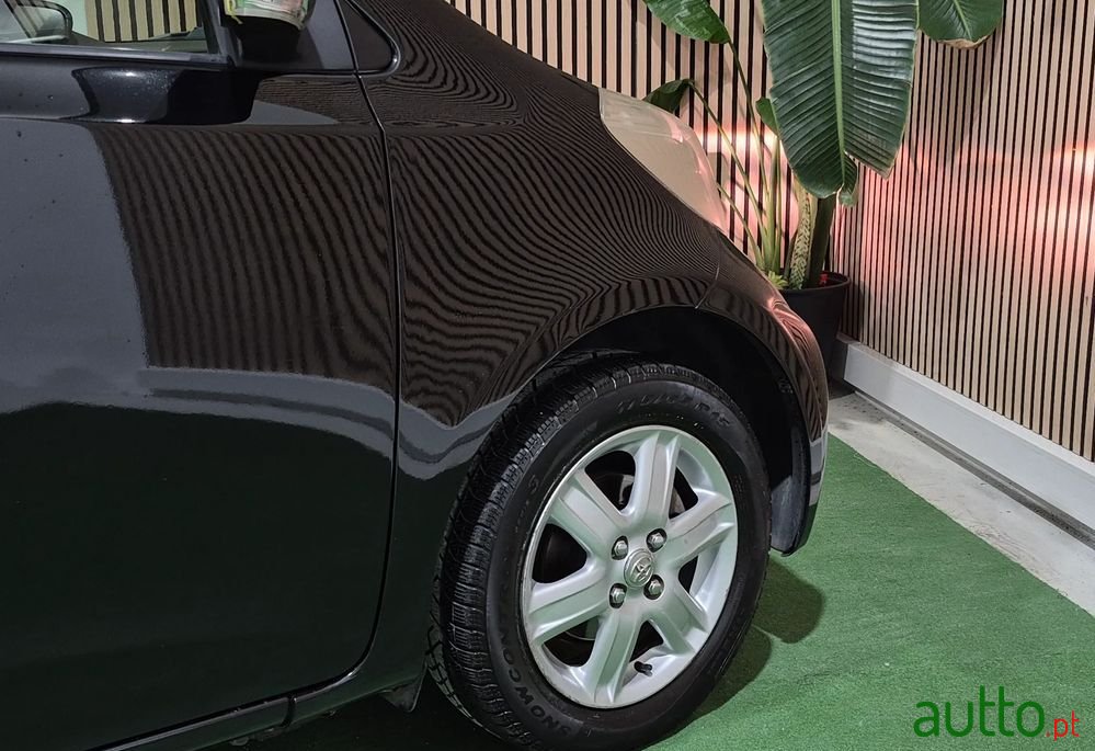 2010' Toyota iQ 1.0 Vvt-I photo #4